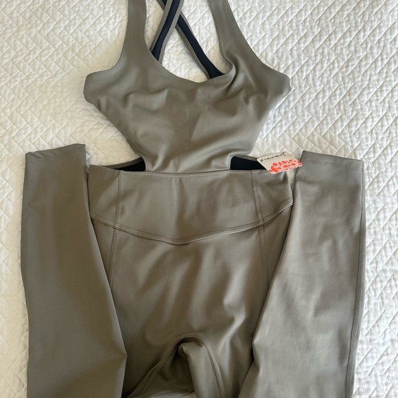 Free People Movement Back it Up- Romper Sage Beige NWT Size XS - Picture 7 of 10